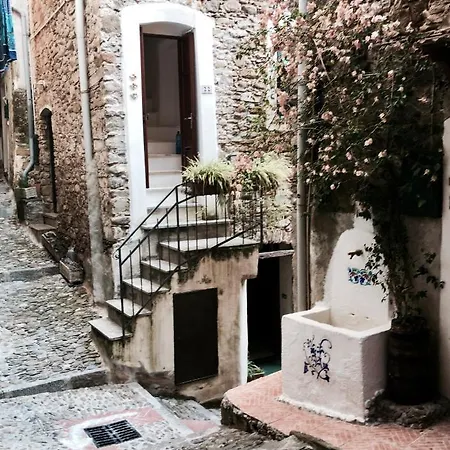 Studio Via Colomba Barberi * Dolceacqua